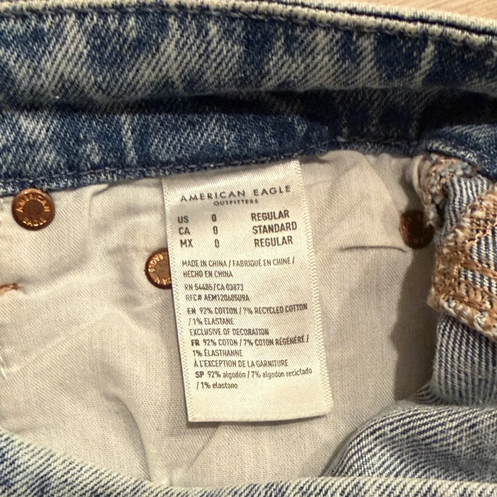 American Eagle Outfitters Light Blue Distressed Straight Leg Jeans - Picture 4 of 4